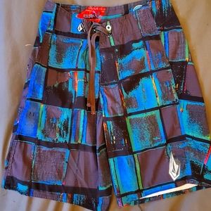 Volcom boys boardshorts size 25